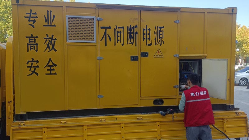 望城柴油发电机组和UPS电源配合使用时，如何避免切换过程中的电力中断？